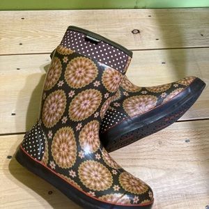 EUC Bogs Taylor Dahlia size 9